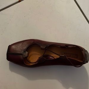 Gorgeous, leather wine colored Pikolinos  size 37, made in Spain